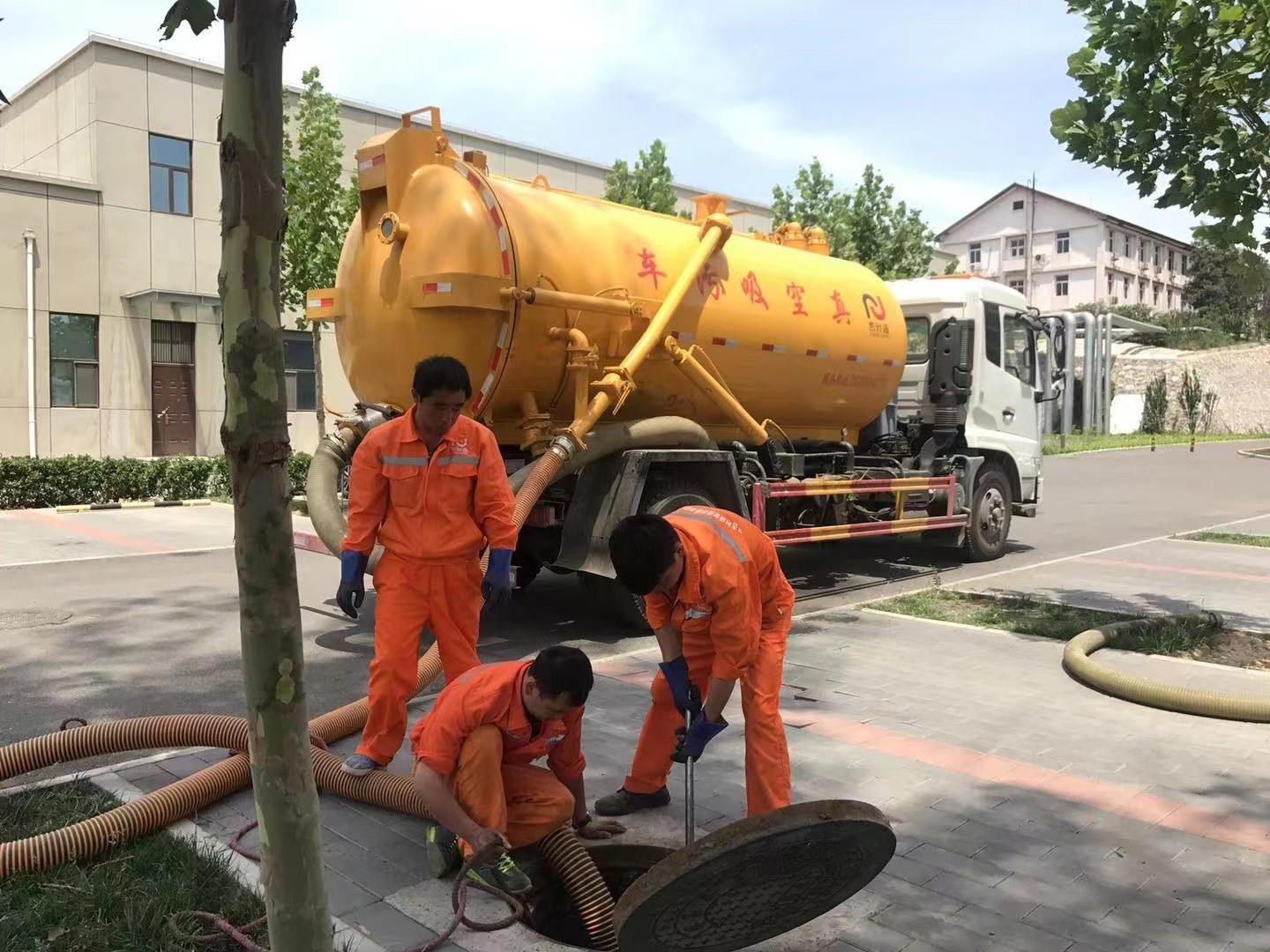 雨花化粪池清理与5-8吨吸粪车施工效率分析